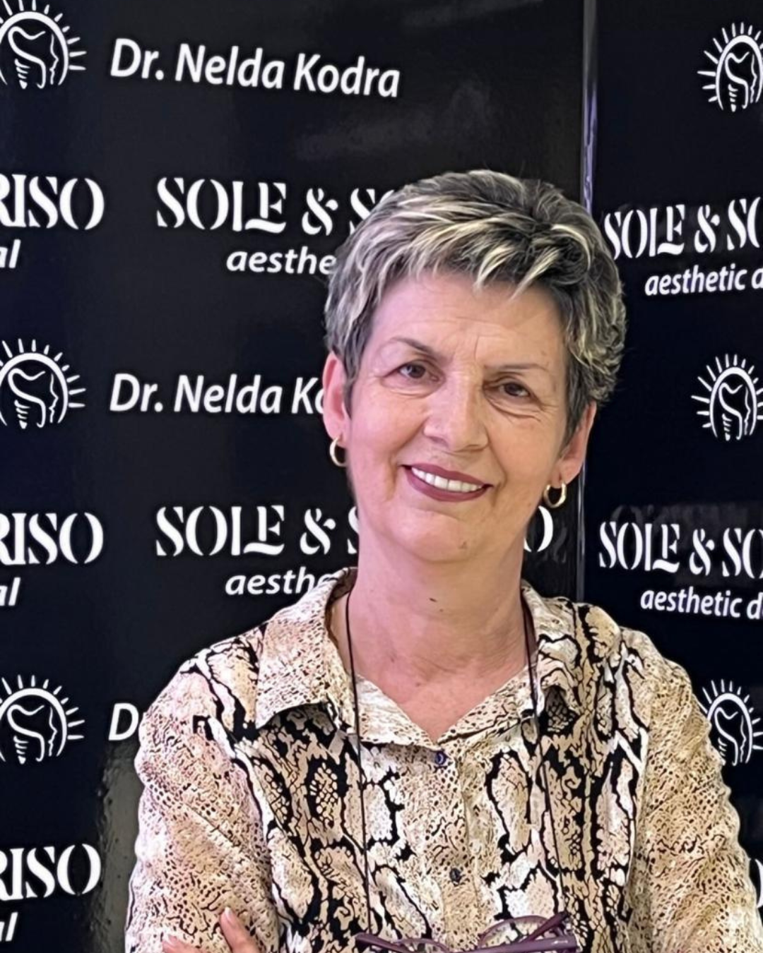 happy client at sole & sorriso dental clinik in tirana