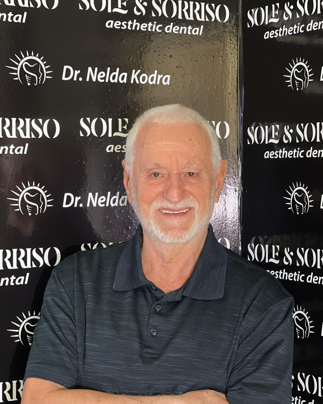 happy client at sole & sorriso dental clinik in tirana