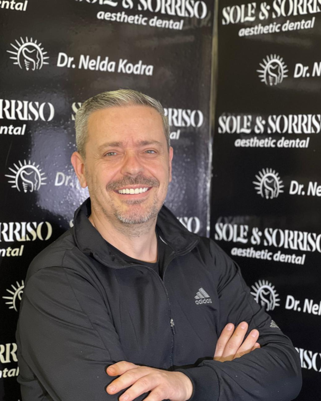 happy client at sole & sorriso dental clinik in tirana