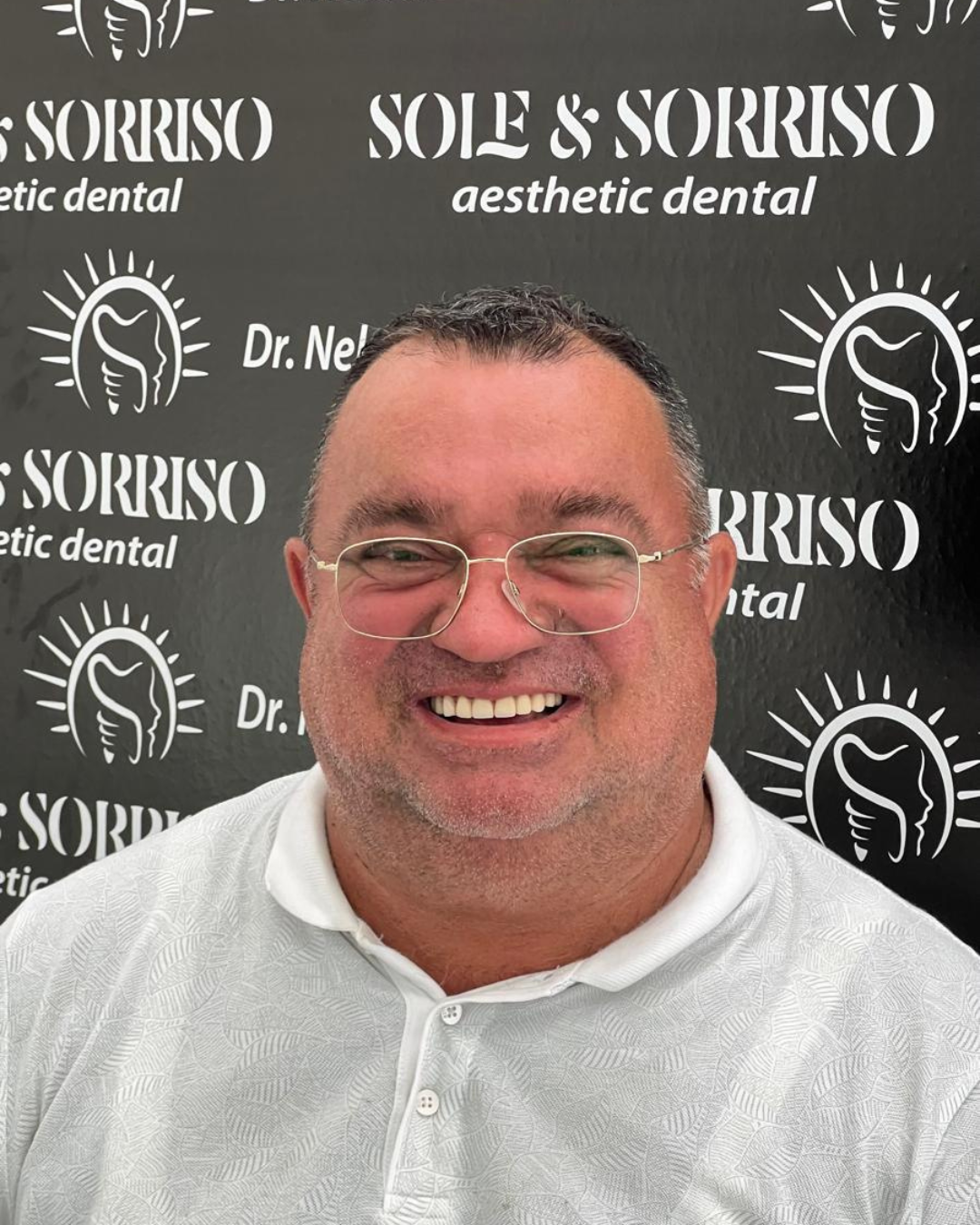 happy client at sole & sorriso dental clinik in tirana
