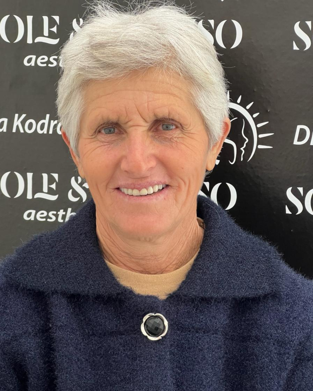 happy client at sole & sorriso dental clinik in tirana