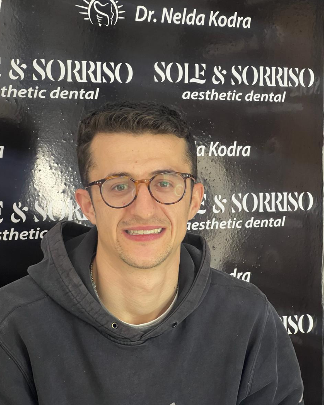 happy client at sole & sorriso dental clinik in tirana