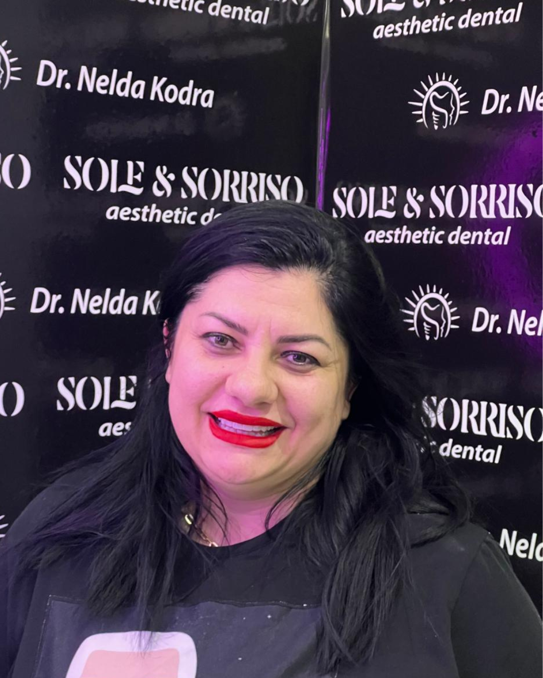 happy client at sole & sorriso dental clinik in tirana