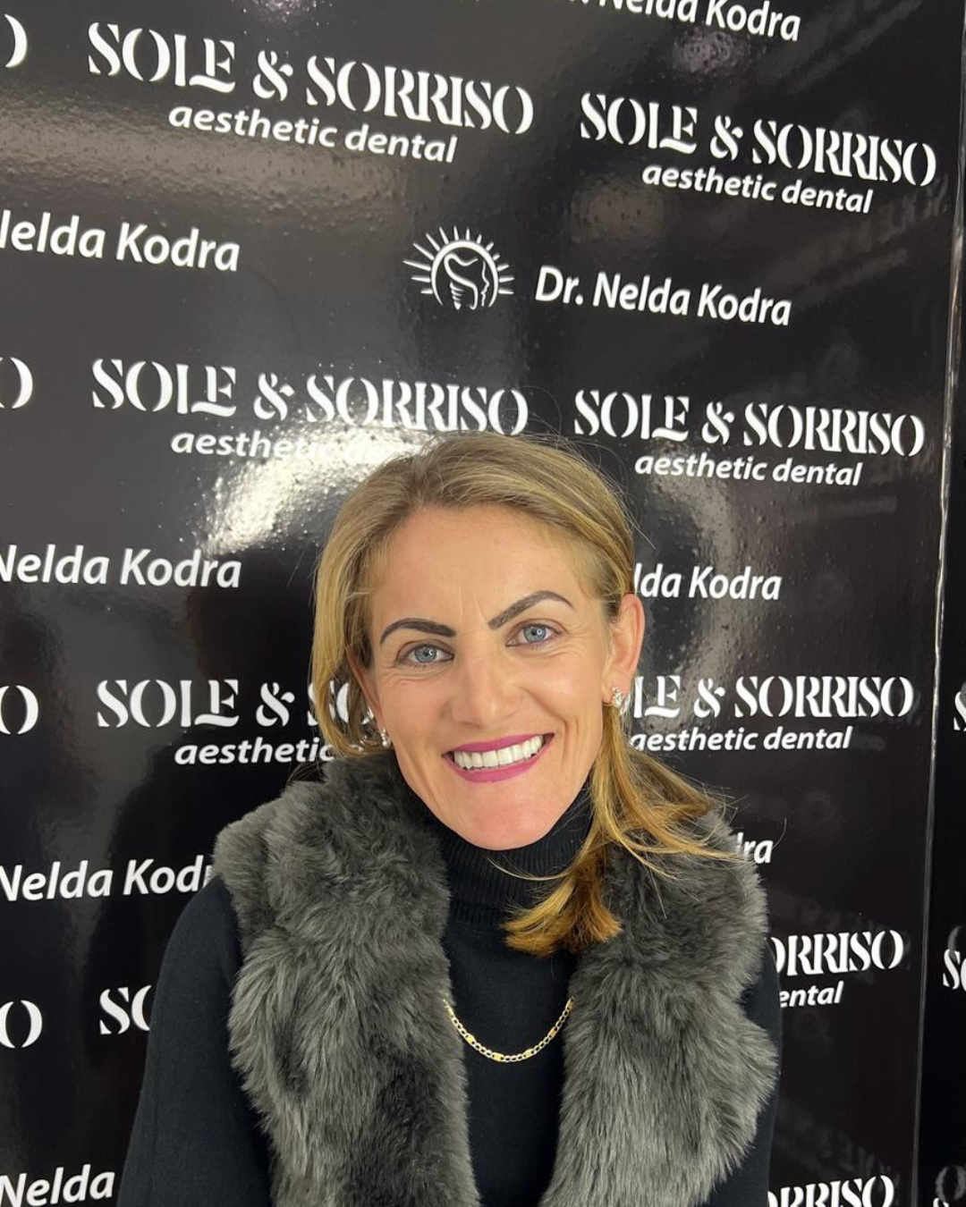 happy client at sole & sorriso dental clinik in tirana
